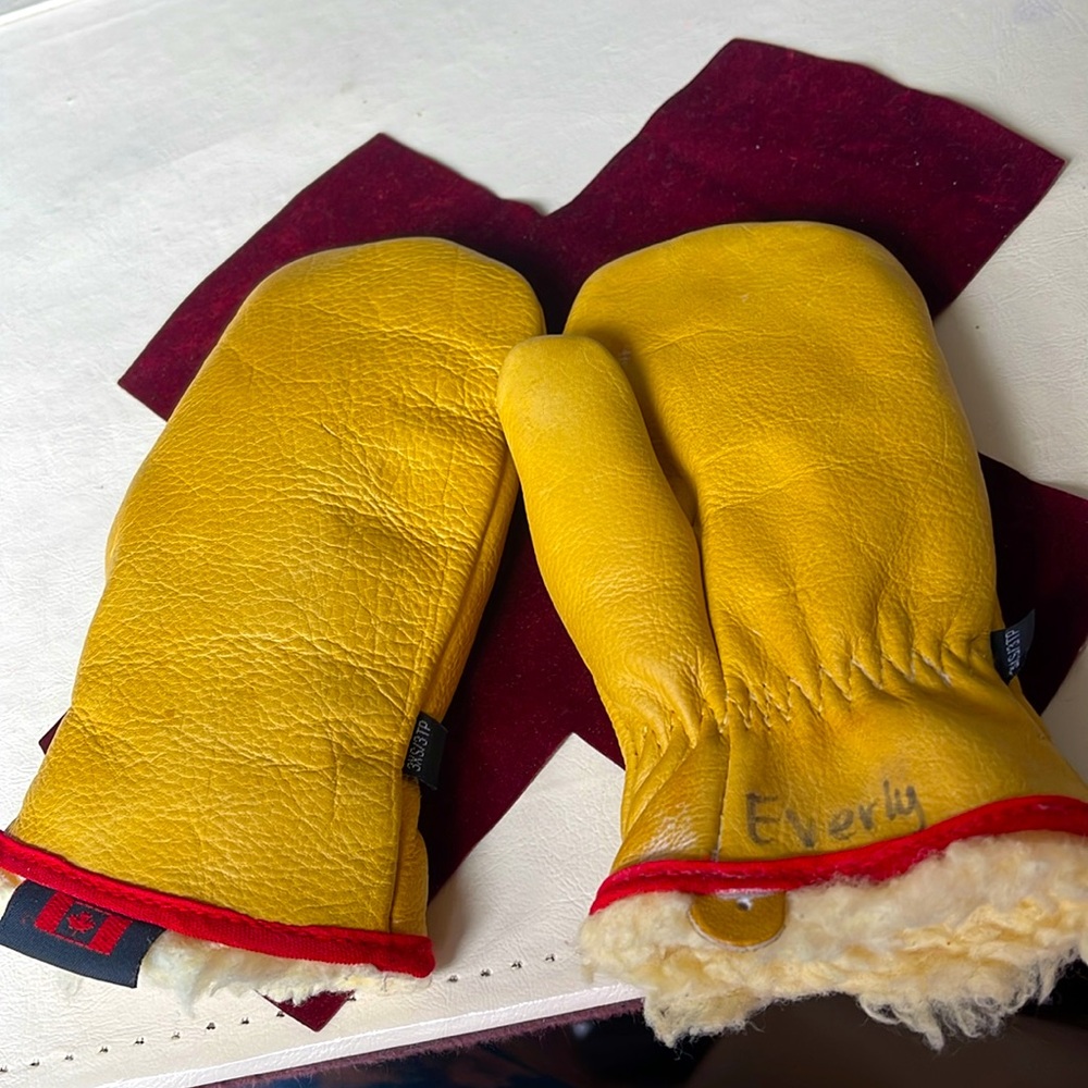 #Kids leather mittens